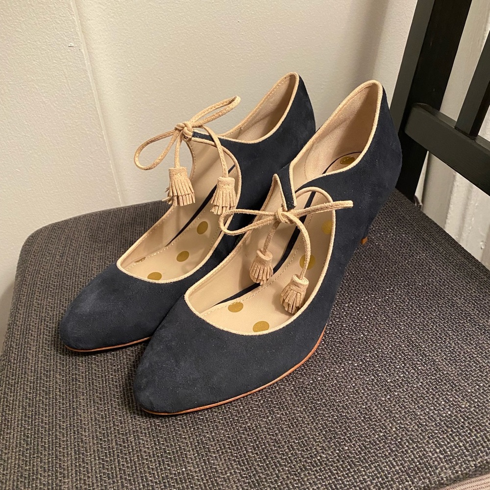 Navy suede Biden pumps